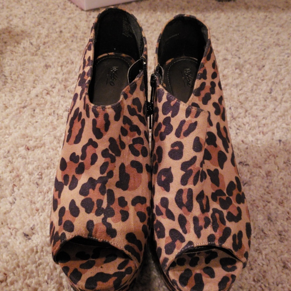 Mossimo Never Been Worn Peep Toe Wedges